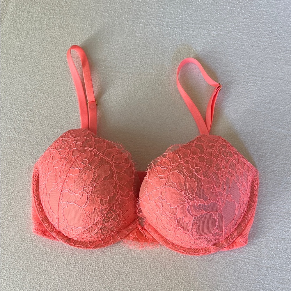 NWOT Victoria's Secret Very Sexy Lace Push-Up Bra